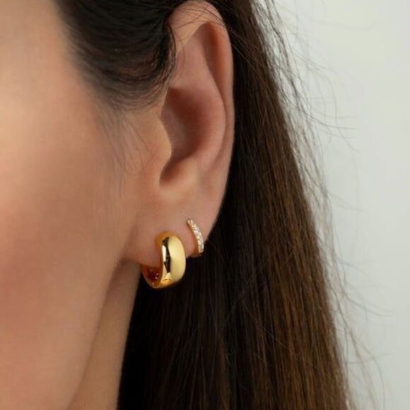 Gold mini hoops - Picture 1 of 2